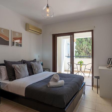 Mia 1-Bedroom Apartment In Larnaca Exterior photo