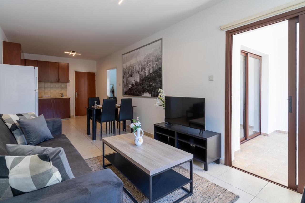 Mia 1-Bedroom Apartment In Larnaca Exterior photo