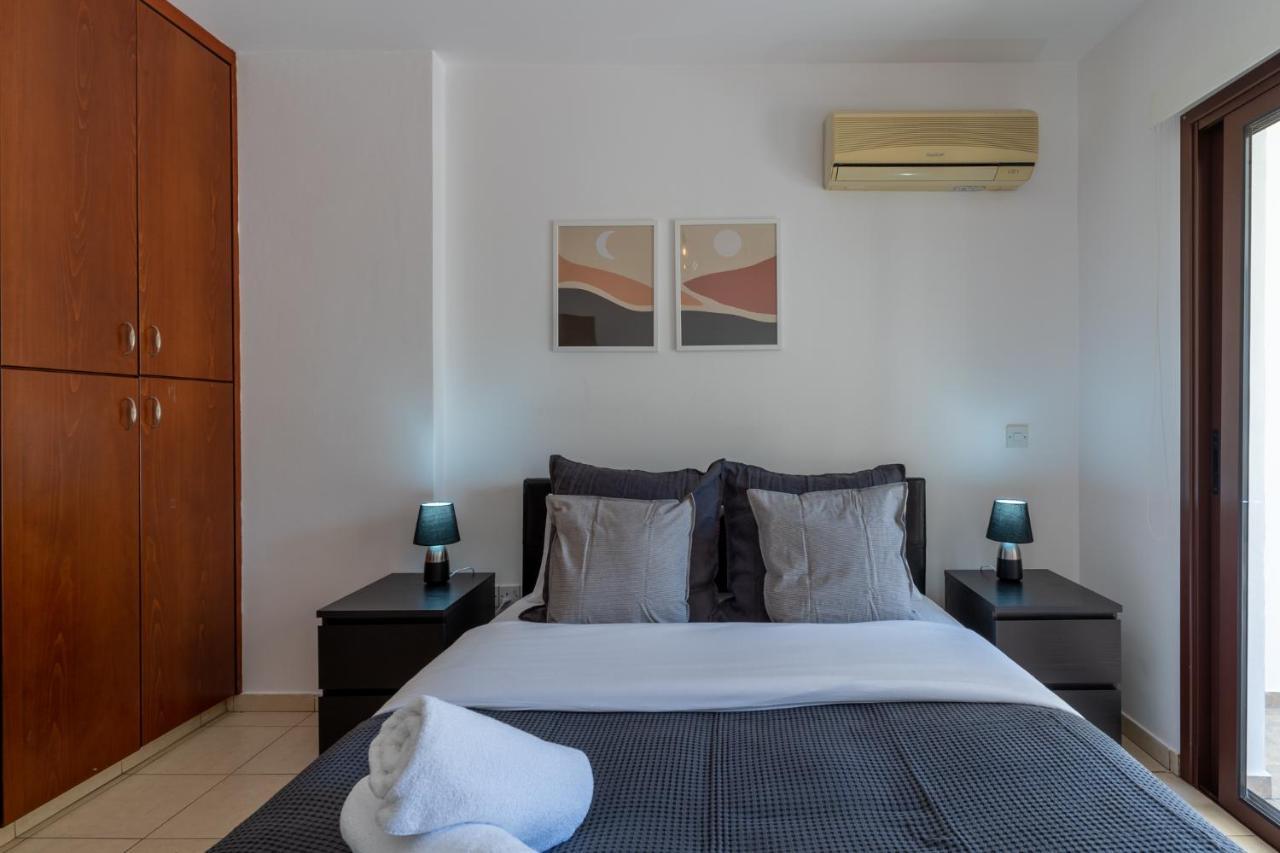 Mia 1-Bedroom Apartment In Larnaca Exterior photo